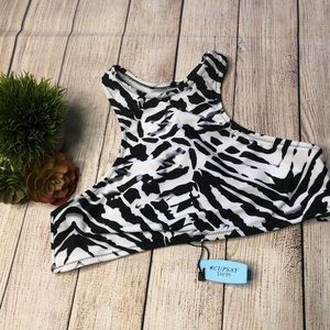 Cupsay high-neck bikini top.